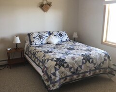 Entire House / Apartment Private 2 Bedroom 2 Bathroom House With Elevated View Of Atlantic Ocean (Machias, USA)