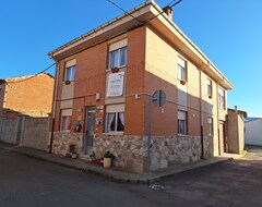 Tüm Ev/Apart Daire House With 2 Floors, Patio And Garage, On The Camino De Santiago. 3km From Astorga (San Justo de la Vega, İspanya)