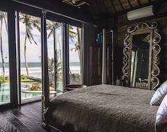 Khách sạn Absolute Beachfront Romantic Villa Laut (Tabanan, Indonesia)