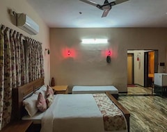 Hotel ()Chira Meadows Resort (Dapoli, India)
