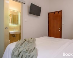 Hotel Yellow house with private parking (Split, Croacia)