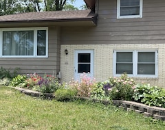 Entire House / Apartment Cozy Family Home With Fenced Back Yard In Clearbrook Mn (Clearbrook, USA)