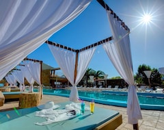 Khách sạn Island Beach Resort (Kavos, Hy Lạp)