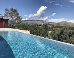 Toàn bộ căn nhà/căn hộ Charming Villa Pool Near Sea To Couple With Stay In Italy (Calitri, Ý)