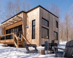 Toàn bộ căn nhà/căn hộ Cottage Zoobox-style 51 (Eastman, Canada)