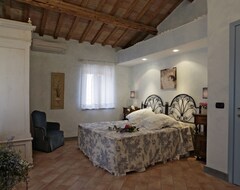 Toàn bộ căn nhà/căn hộ Poggio Montali Immersa Fra Vigneti E Oliveti (Monte Roberto, Ý)