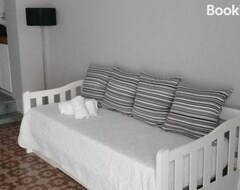 Entire House / Apartment Apartamento-loft (Mercedes, Uruguay)