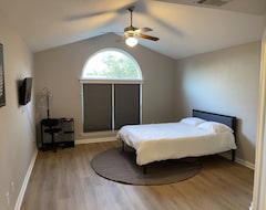 Tüm Ev/Apart Daire Cute 3/3 Townhome Near Hospitals With Private Backyard! (Tallahassee, ABD)