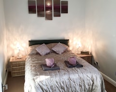 Entire House / Apartment Budget Accommodation Mins From Junction 30m1 Free Parking. Chesterfield (Worksop, United Kingdom)