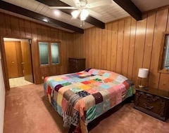 Koko talo/asunto A 3-bedroom Lake House With Lake Views (Marquette, Amerikan Yhdysvallat)