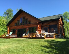 Entire House / Apartment Custom Waterfront Full Log Home State Licensed (Mellen, USA)