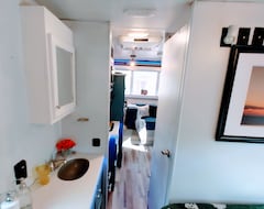 Otel Cool Retro Trailer Minutes From Downtown St.pete (St. Petersburg, ABD)