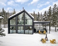 Cijela kuća/apartman Chalet Scandinave Avec Spa Dans Charlevoix, Nature Et Tranquillité (Saint-Urbain, Kanada)