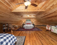 Entire House / Apartment Cozy Cabin At Historic Gillespie Stone House (Tusculum, USA)