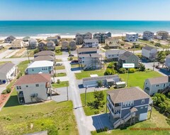 Entire House / Apartment Beautiful Home With Sound Views, Covered Porches, Elevator. Pet Friendly! Turtle Cove (North Topsail Beach, USA)