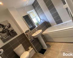 Toàn bộ căn nhà/căn hộ The Belfry 3 Bedrooms 2 Bathrooms Contractors & Family (Rushden, Vương quốc Anh)
