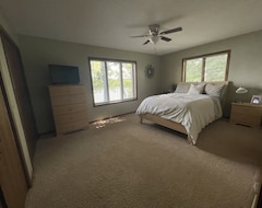 Entire House / Apartment Beautiful Lake Home In A Quiet Neighborhood (Sherburn, USA)