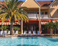 Hotel 2 BR/2 BA Villa Minutes From Disney Attractions with Kid-Friendly Pool and Sauna (Kissimmee, USA)