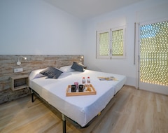 Gloria Rooms 303 - One Bedroom Hotel, Sleeps 2 (Rosas, İspanya)
