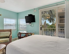 Khách sạn The Seashell Suites (Clearwater, Hoa Kỳ)