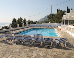 Khách sạn Litharia Apartments (Benitses, Hy Lạp)