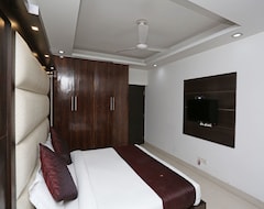 Hotel OYO 14389 Diplomat Suites (Delhi, India)