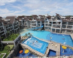 Hotel Crown Regency Resort & Convention Center (Balabag, Philippines)