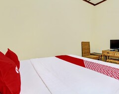 Hotelli Oyo 92534 Fajar Indah Guest House (Karanganyar, Indonesia)
