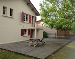 Hotel 1,1 Km From The Beach, 100 M From The Cycling Tracks, The River Et The Forest (Mimizan, France)