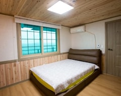 Goheung Sunset House Bed & Breakfast Pension (Goheung, South Korea)