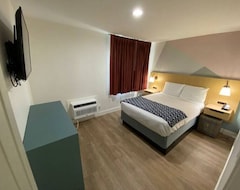 Hotel Queen Deluxe Suite W/ Double Bed & Pull Out Couch (Santa Cruz, Sjedinjene Američke Države)
