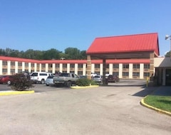 Hotel Clarion Inn & Suites (Muskegon Heights, USA)