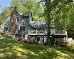 Toàn bộ căn nhà/căn hộ Secluded 2 Acre Lake Front Home! (Woodstock, Hoa Kỳ)