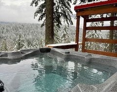 Koko talo/asunto Sunny Summer Cottage With Amazing Mountain Views (Nelson, Kanada)