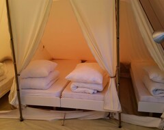 Toàn bộ căn nhà/căn hộ Comfortable, Spacious And Furnished 4 Person Tent (Aa en Hunze, Hà Lan)