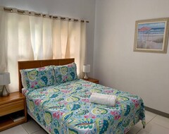 Casa/apartamento entero West Palm Villa cerca de la playa- 1 cama y sofá cama (West Bay, Islas Caimán)