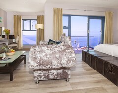 Magellan’s Hotel In Simons Town, Cape Town Is A Modern Furnished Guest House. (Simons Town, South Africa)