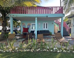 Toàn bộ căn nhà/căn hộ Beach House With Gazebo, Bbq. Private Home With Direct Beach Access (Luquillo, Puerto Rico)