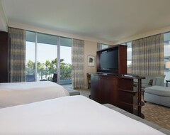 Fontainebleau Hotel Sorrento Large 2 Queen Suite (Miami Beach, USA)
