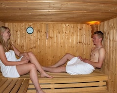 Toàn bộ căn nhà/căn hộ Spacious Villa With Sauna And Hot Tub, In A Holiday Park Near A National Park (Ruinen, Hà Lan)