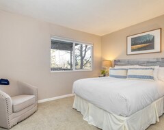 Toàn bộ căn nhà/căn hộ Blue Spruce By Avantstay | Cozy Home W/ Dual Decks (Lake Arrowhead, Hoa Kỳ)