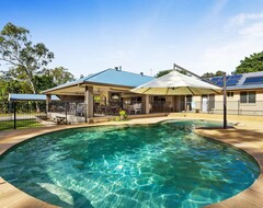 Hele huset/lejligheden Luxury 5-bedroom Home On 2 Acres With Tennis Court And Pool (Morayfield, Australien)