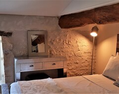 Toàn bộ căn nhà/căn hộ Stone Barn With Gallery Bedroom In Quiet Hamlet, 2 Mins To Town & 30 To Beach (Saint-Palais-de-Phiolin, Pháp)