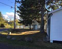 Toàn bộ căn nhà/căn hộ Lake Breeze : Walk To Lake Superior--cable-wifi , (Eagle River, Hoa Kỳ)