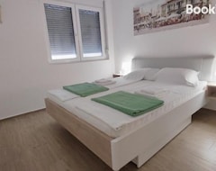 Koko talo/asunto Lovely One Bedroom Apartment (Ub, Serbia)