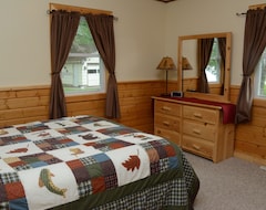 Entire House / Apartment Pine Valley - 4 Br/2bath Vacation Home W/ Private Beach, Dock, & Campfire Area! (Richmond, USA)