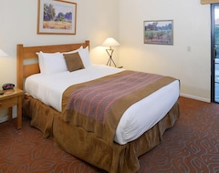Hotel Adventure In California! Four Comfortable Units, Pool, Onsite Game Room (Ramona, EE. UU.)