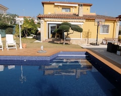 Entire House / Apartment Villa Vista Con Piscina Privada Y Aire Acondicionado (Calafell, Spain)