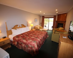 Khách sạn Glen House Resort (Gananoque, Canada)