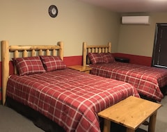 Entire House / Apartment Brand New Lodge Located 10 Min From Lake Michigan, 45 Min From Lake Superior (Rapid River, USA)